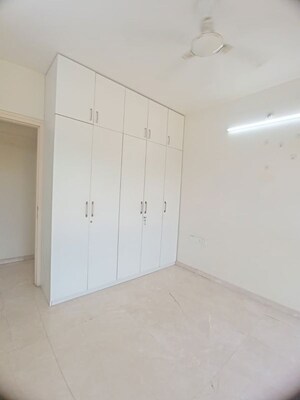 Room in 3 BHK Apartment at Piramal Aranya, Byculla – for Rent