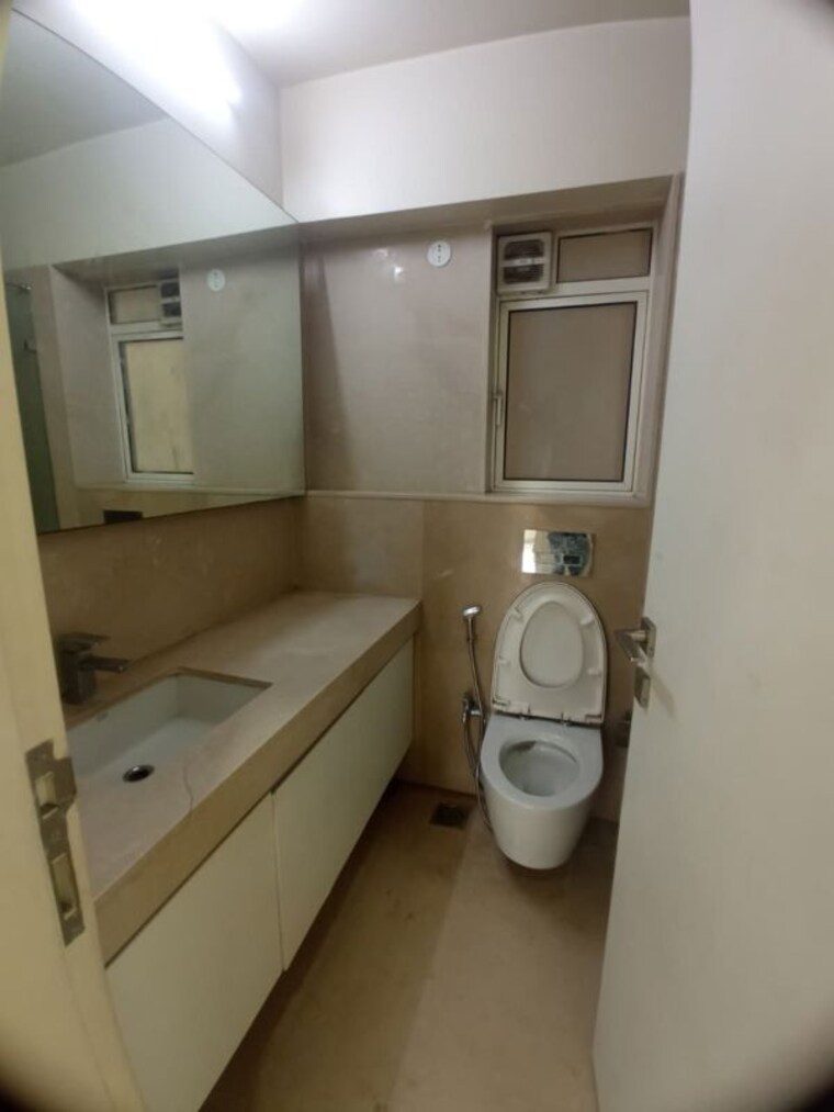 Bathroom, piramal-aranya 3 Bedroom 920 Sq.Ft. Apartment In Byculla Mumbai 10719216