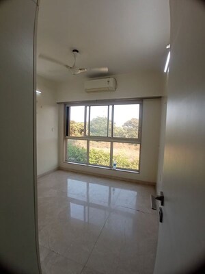 Room in 3 BHK Apartment at Piramal Aranya, Byculla – for Rent