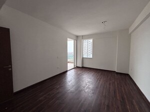 Room in 3 BHK Builder Floor at Sector 21 – for Rent