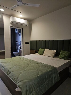 Bedroom in 5 BHK Builder Floor at Auram Floor, South City 2 – for Rent