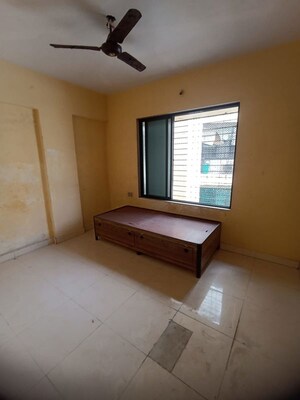 Room in 2 BHK Apartment at Arihant Plaza CHS, Owale – for Rent