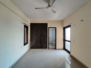 Room in 3 BHK Builder Floor at Sector 21 – for Rent