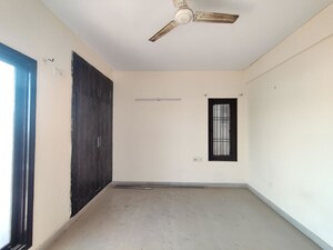 3 BHK Builder Floor For Rent in Sector 21