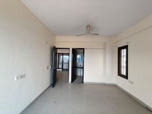 Room in 3 BHK Builder Floor at Sector 21 – for Rent