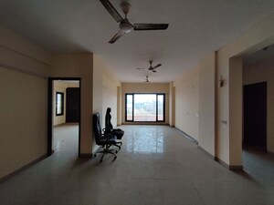 Room in 3 BHK Builder Floor at Sector 21 – for Rent