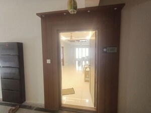 Room in 3 BHK Apartment at Hi Tech City – for Rent