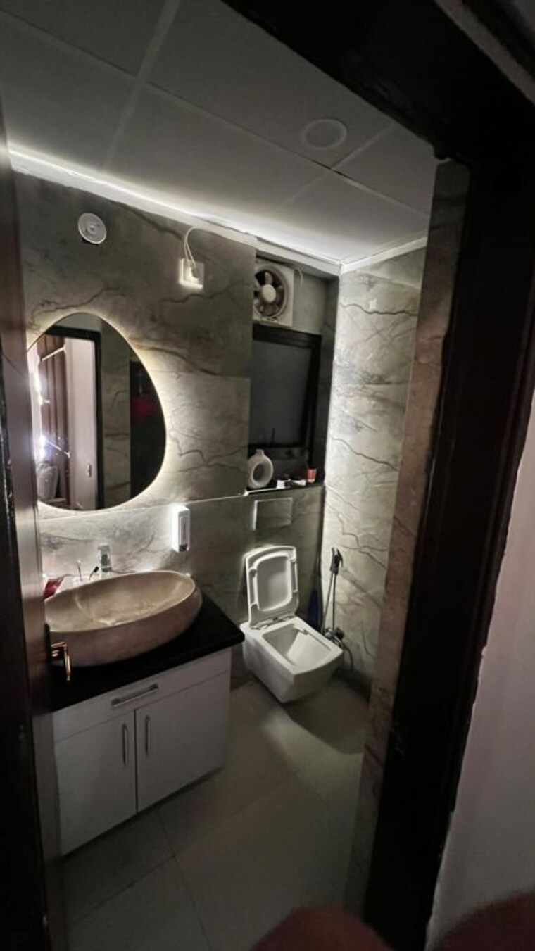 Bathroom, vipul-world-floors 2 Bedroom 1500 Sq.Ft. Builder Floor In Sector 48 Gurgaon 10719246