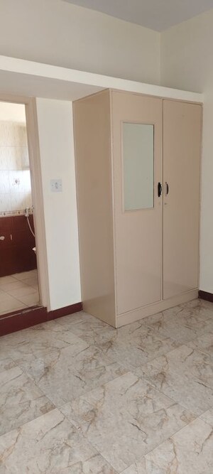Room in 2 BHK Builder Floor at Jeevan Bima Nagar – for Rent