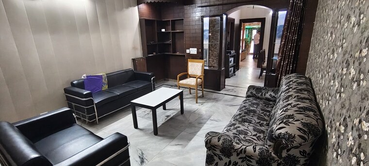 Living Room, omaxe-designer-villas-mayfield-garden 3 Bedroom 2200 Sq.Ft. Builder Floor In Sector 51 Gurgaon 10719257