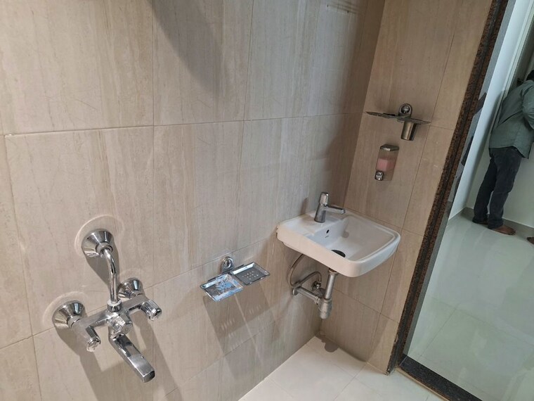 Bathroom, puranik-tokyo-bliss-2 Studio 321 Sq.Ft. Apartment In Kasarvadavali Thane 10719266