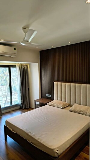 Bedroom in 3.5 BHK Apartment at Vaibhav CHS Juhu, Juhu – for Rent