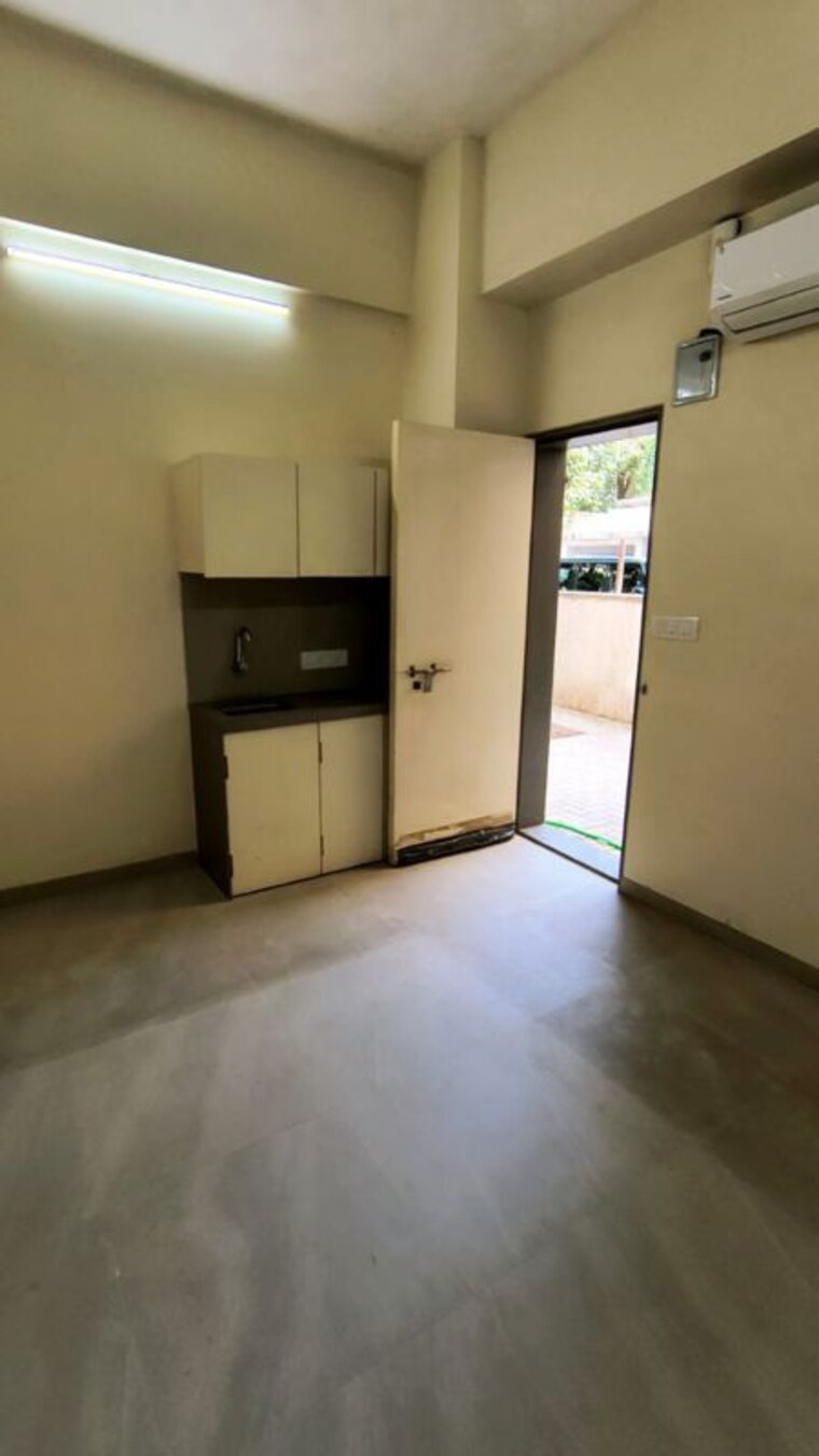 Room, vaibhav-chs-juhu 3.5 Bedroom 2000 Sq.Ft. Apartment In Juhu Mumbai 10719268