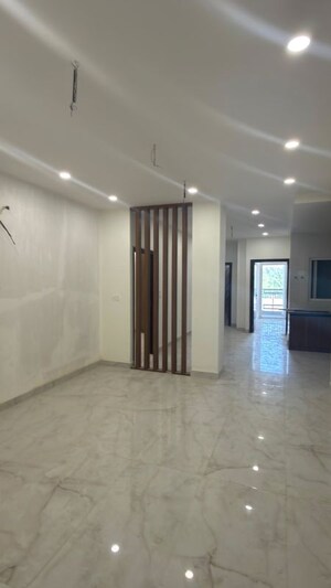 Room in 3 BHK Builder Floor at Ultima 107, Sector 104 – for Sale
