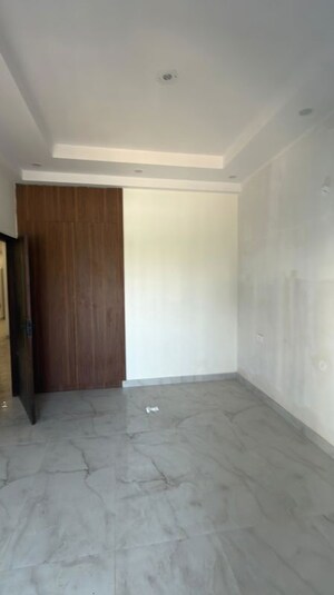 Room in 3 BHK Builder Floor at Ultima 107, Sector 104 – for Sale