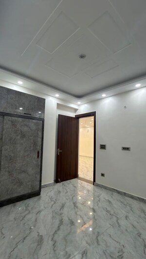 Room in 3 BHK Builder Floor at Ultima 107, Sector 104 – for Sale