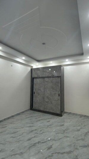 Room in 3 BHK Builder Floor at Ultima 107, Sector 104 – for Sale
