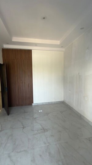 Room in 3 BHK Builder Floor at Ultima 107, Sector 104 – for Sale