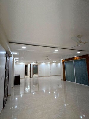 Building Lobby in 4 BHK Builder Floor at SS Mayfield Gardens, Sector 51 – for Rent