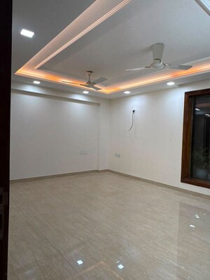 Room in 4 BHK Builder Floor at SS Mayfield Gardens, Sector 51 – for Rent