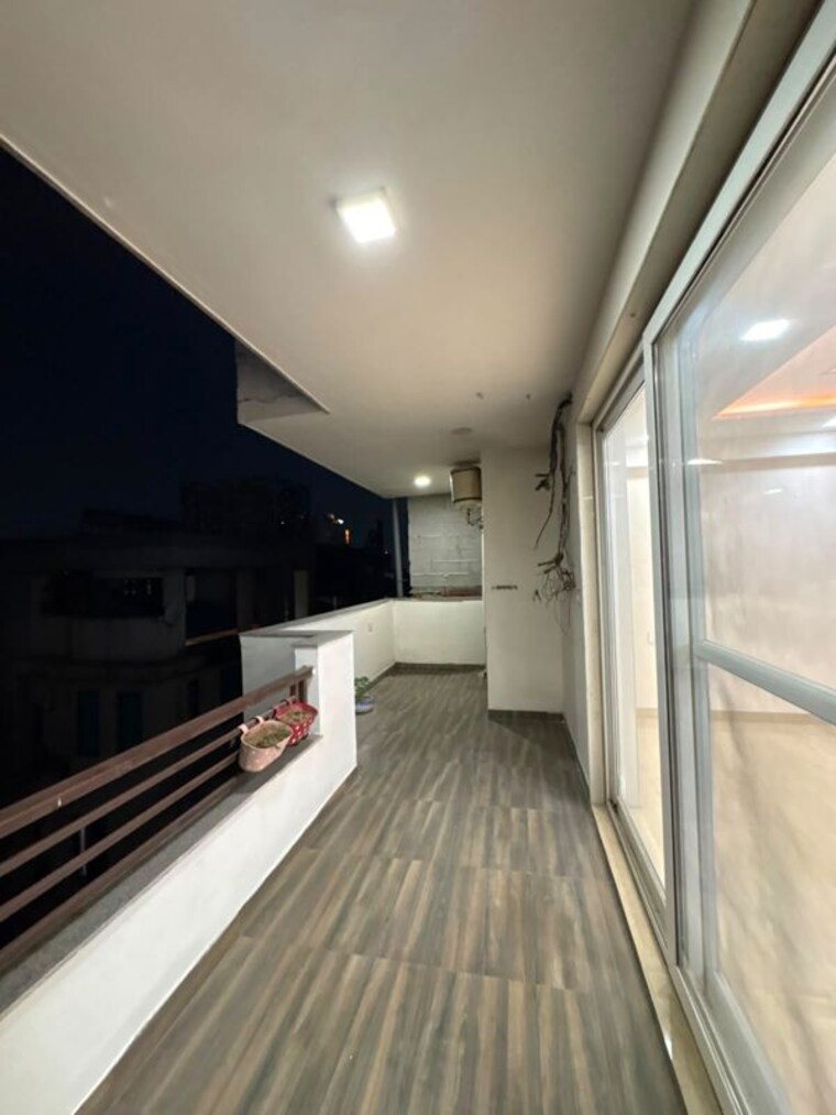 Balcony, ss-mayfield-gardens 4 Bedroom 4400 Sq.Ft. Builder Floor In Sector 51 Gurgaon 10719343