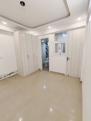 Room in 3 BHK Apartment at Sector 10a – for Rent
