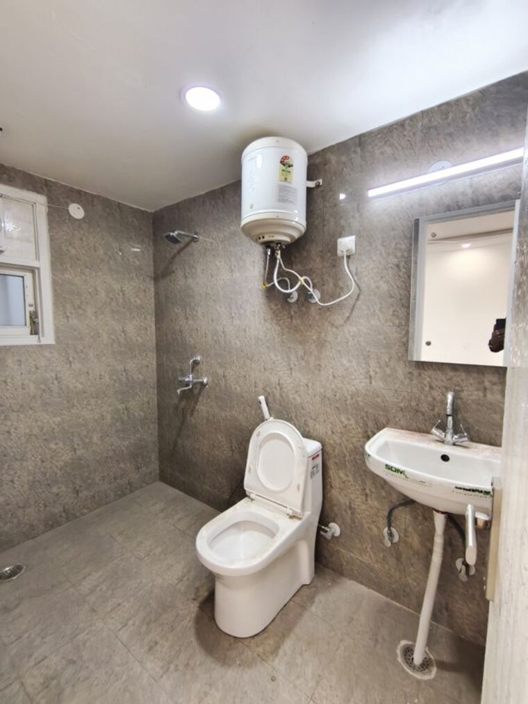 Bathroom, sector 10a 3 Bedroom 1600 Sq.Ft. Apartment In Sector 10a Gurgaon 10719331