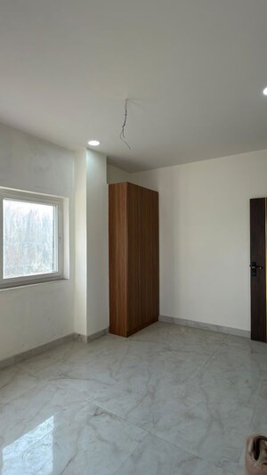 Room in 3 BHK Builder Floor at Villa Vegas Royal Residency, Sector 104 – for Sale