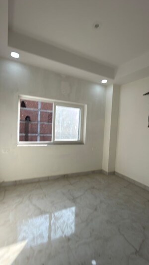 Room in 3 BHK Builder Floor at Villa Vegas Royal Residency, Sector 104 – for Sale