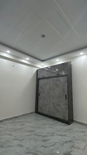 Room in 3 BHK Builder Floor at Villa Vegas Royal Residency, Sector 104 – for Sale