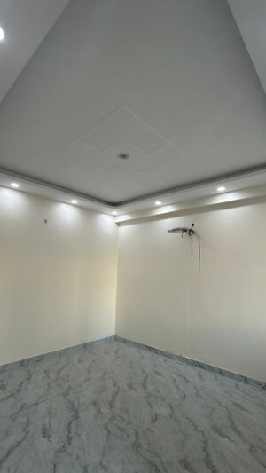 Room in 3 BHK Builder Floor at Villa Vegas Royal Residency, Sector 104 – for Sale