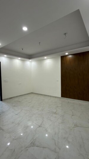 Room in 3 BHK Builder Floor at Villa Vegas Royal Residency, Sector 104 – for Sale