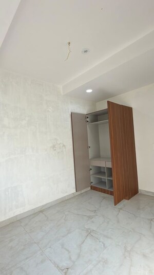 Room in 3 BHK Builder Floor at Villa Vegas Royal Residency, Sector 104 – for Sale