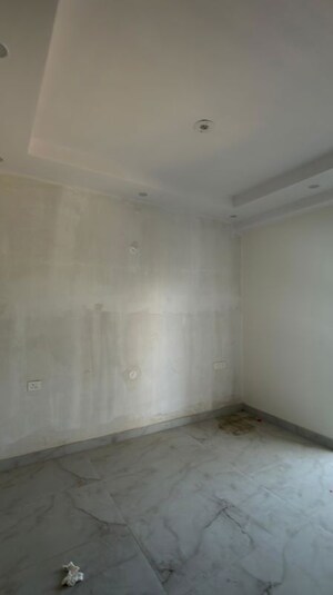 Room in 3 BHK Builder Floor at Villa Vegas Royal Residency, Sector 104 – for Sale
