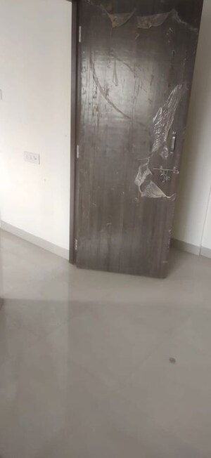 Room in 1 BHK Apartment at Sigma Tower, Goregaon West – for Sale
