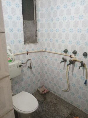 Bathroom in 2.5 BHK Apartment at Mayur Vihar – for Rent
