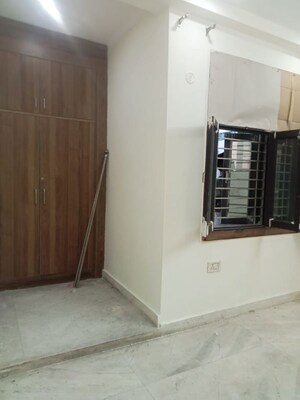 Room in 2.5 BHK Apartment at Trident Embassy, Sector 1 Greater Noida – for Rent