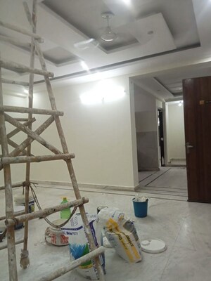 Room in 2.5 BHK Apartment at Trident Embassy, Sector 1 Greater Noida – for Rent