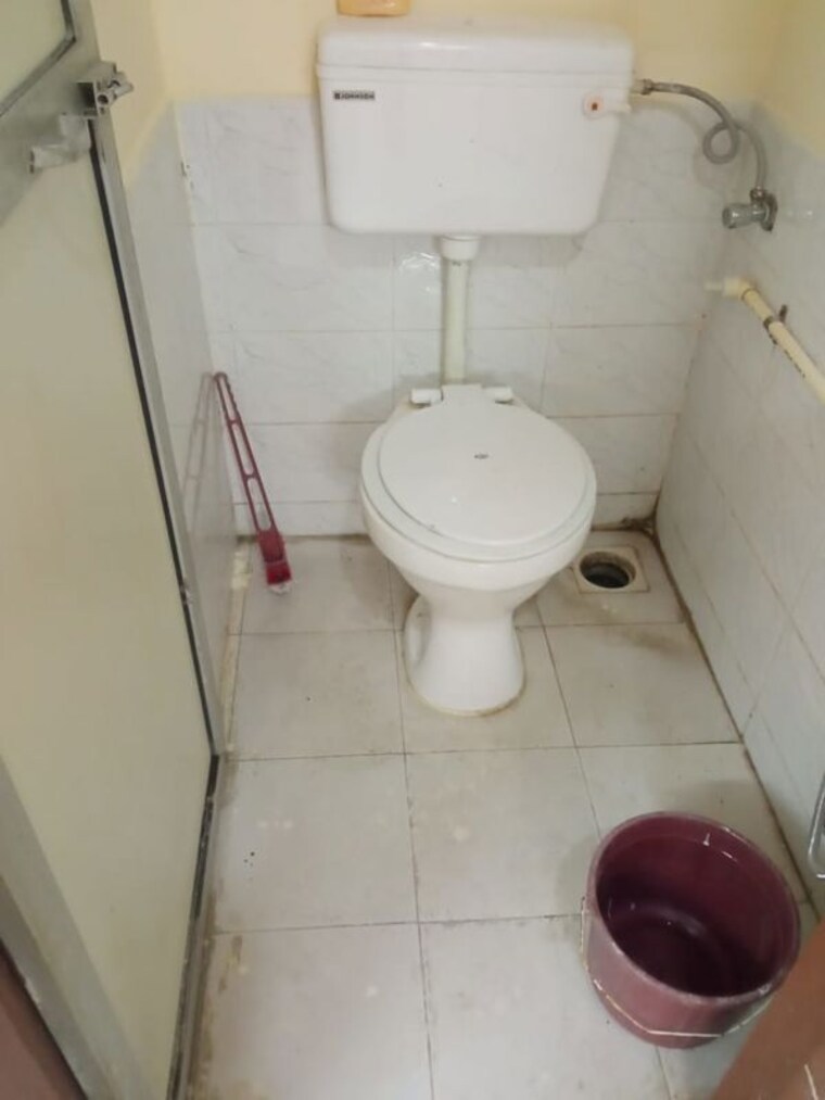 Bathroom, rehab-building 1 Bedroom 270 Sq.Ft. Apartment In Andheri East Mumbai 10719392