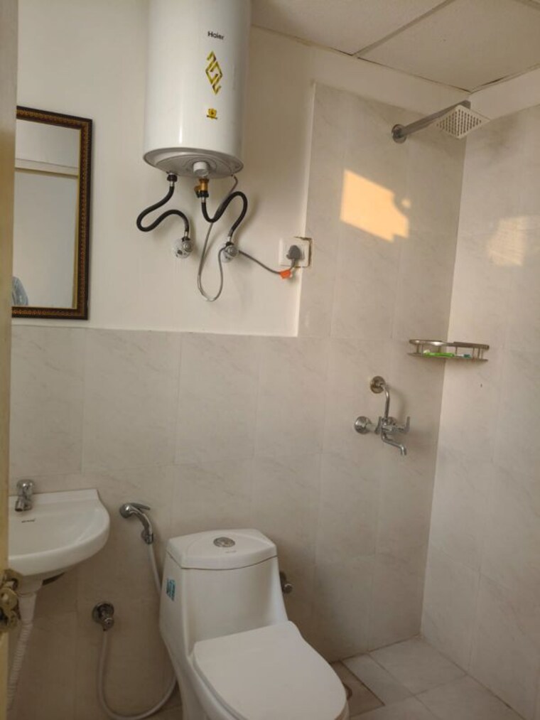 Bathroom, pyramid-fusion-homes 2 Bedroom 691 Sq.Ft. Apartment In Sector 70a Gurgaon 10719395