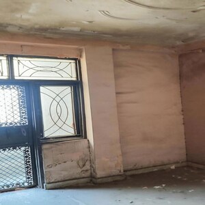 Room in  Apartment at Loni – for Sale