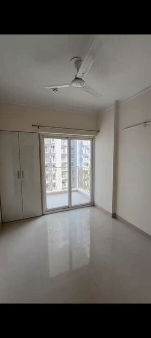 Room in 2 BHK Apartment at Pareena Micasa, Sector 68 – for Rent