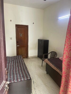 1 RK Independent House For Rent in Sector 40