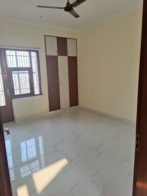 Room in 6+ BHK Independent House at Jaypee Kensington Park Apartments, Sector 133 – for Sale