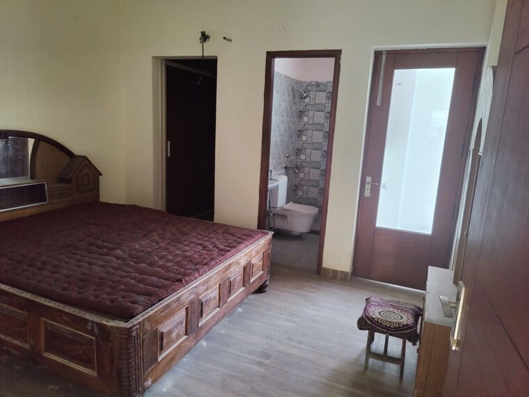Bedroom, jaypee-kensington-park-apartments 6+ Bedroom 153 Sq.Yd. Independent House In Sector 133 Noida 10719514