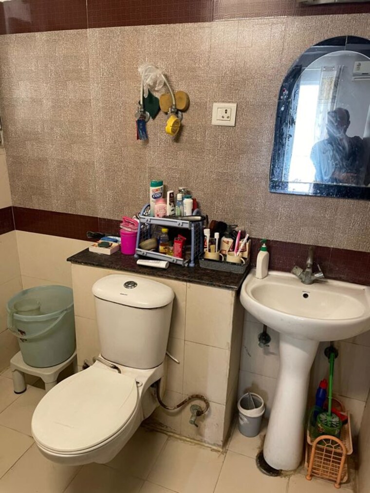 Bathroom, ajnara-grand-heritage 3 Bedroom 1395 Sq.Ft. Apartment In Sector 74 Noida 10719551