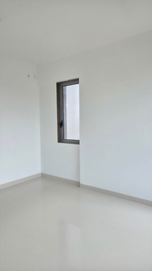 Room in 2 BHK Apartment at Sunteck City Avenue 4, Goregaon West – for Rent