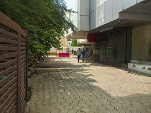 Shop – Entrance View at Machala - for Sale