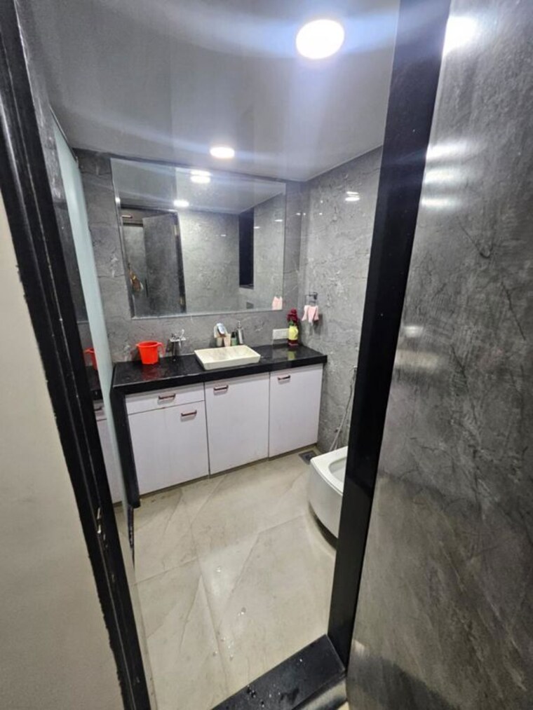 Bathroom, lokhandwala-whispering-palms-xxclusives 4 Bedroom 2360 Sq.Ft. Apartment In Kandivali East Mumbai 10719607