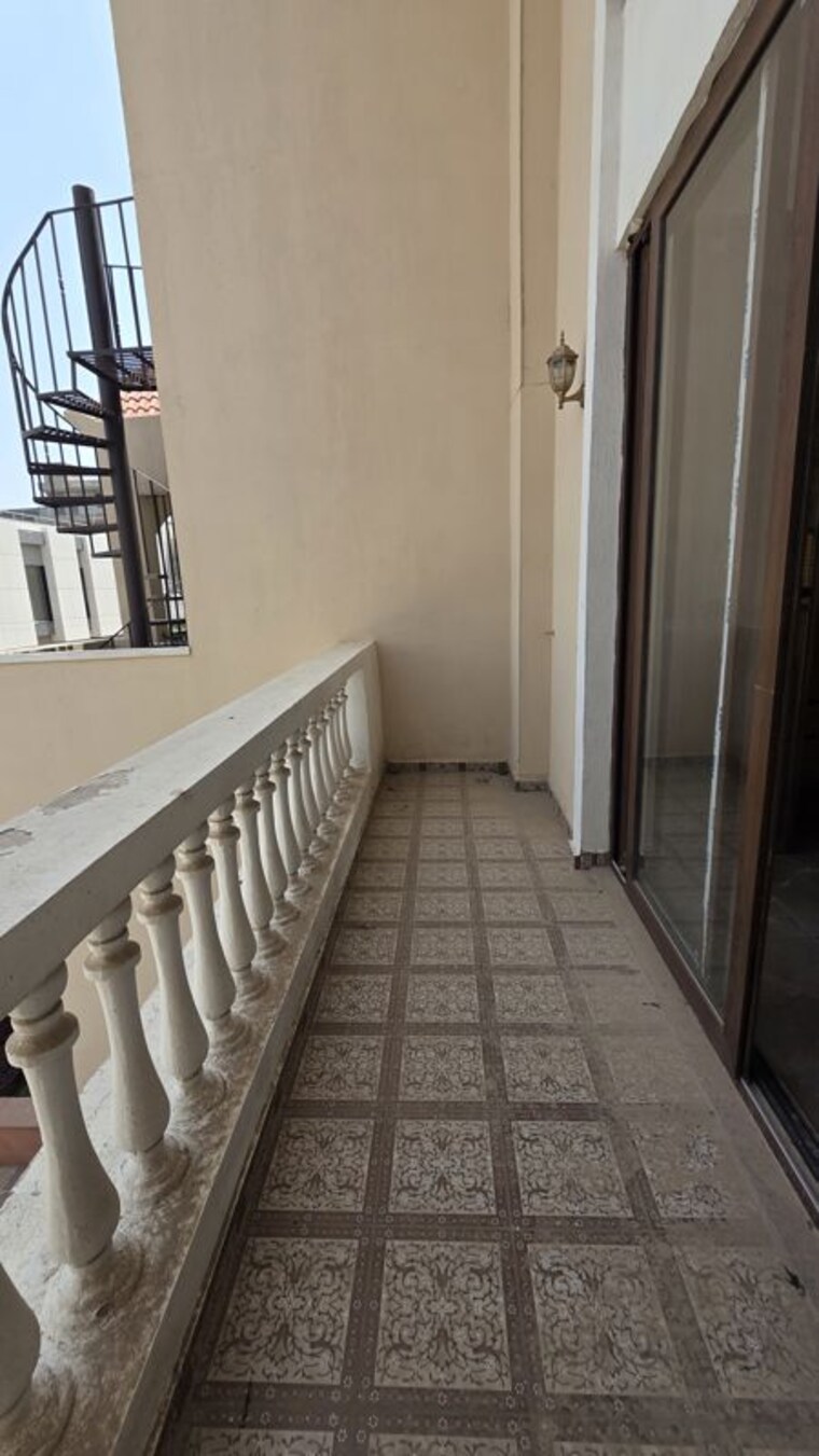 Balcony, motia-aerogreens 5 Bedroom 225 Sq.Yd. Apartment In Dyalpur Zirakpur 10719573